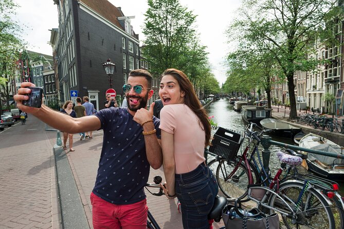 Amsterdam Highlights Bike Tour - Guided in EN/ES/DE/NL - Meeting at Central Station and Getting Ready to Ride