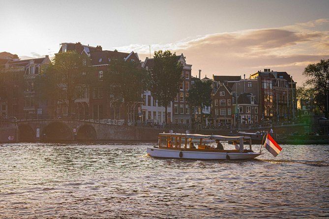 Amsterdam Highlights Canal Cruise with a Drink - What to Expect On Board (and How to Get the Most Out of It)