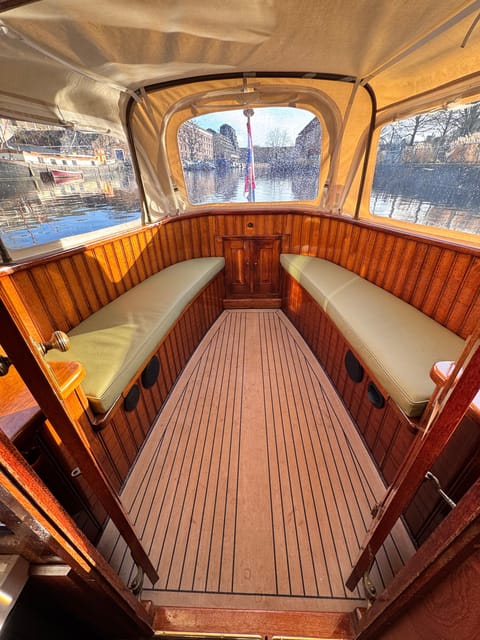 Amsterdam: Historic Boat Cruise with open bar and nibbles - Who this cruise is best for