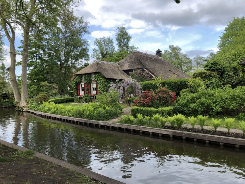 Amsterdam: Keukenhof Tulip Garden and Giethoorn Experience - From Keukenhof to Giethoorn: The Coach Ride That Buys You Peace