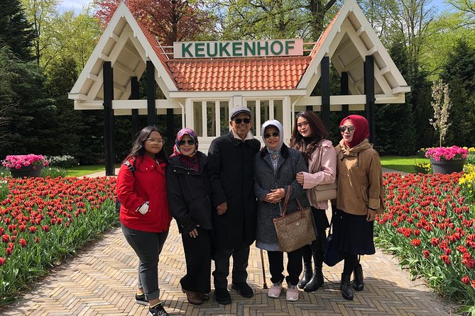 Amsterdam: Keukenhof Tulip Gardens and Giethoorn with Boat Tour - Giethoorn by canal boat: Venice of the North without roads