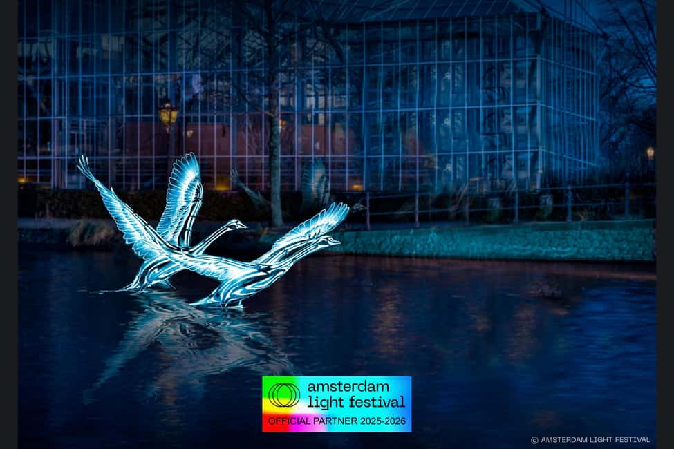 Amsterdam: Light Festival Heated Cruise with Drinks Option - Inside the boat: heated comfort and photo-friendly views