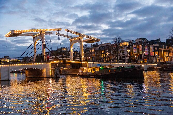 Amsterdam: Light Festival Open Boat - Unl. Drinks Option - NEMO’s Hands-On Science Stops Along the Canals