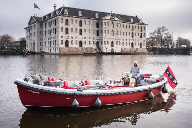Amsterdam Light Festival: Saloon Boat Cruise + Hot Drinks & Bite - Drinks and Bite: Good Value When You Know the Setup