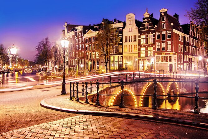 Amsterdam Light Festival Winter Walk with Stroopwafel Workshop - Dam Square Start: Royal Palace Views and Munttoren Stories