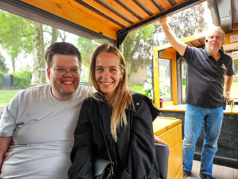Amsterdam: Live GuideD Giethoorn Boat Tour & Cheese Platter - Exploring Giethoorn on Your Own: Lunch, Bridges, and the Canal Walk