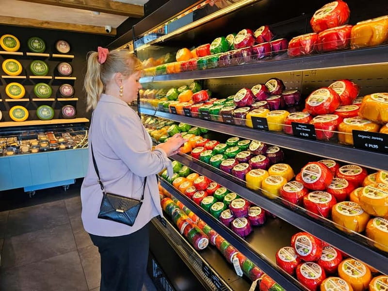 Amsterdam: Live GuideD Giethoorn Boat Tour & Cheese Platter - Weather, Shoes, and Small-Group Logistics That Make It Work
