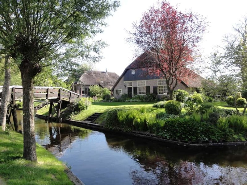 Amsterdam: Live GuideD Giethoorn Boat Tour & Cheese Platter - Should You Book This Giethoorn Cheese Cruise Day Trip?