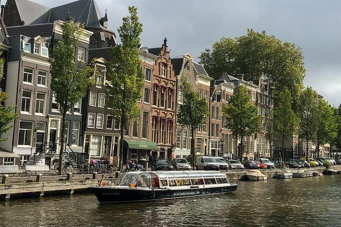 Amsterdam Live Guided Sightseeing Canal Cruise - The live guide factor: stories that make canals feel readable