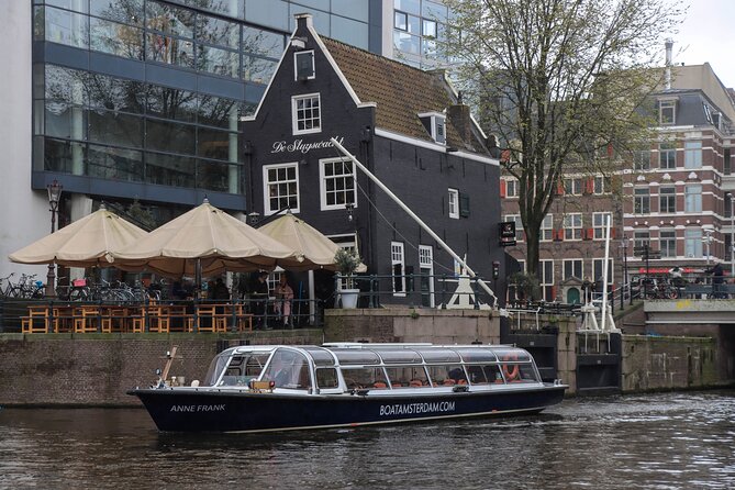 Amsterdam Live Guided Sightseeing Canal Cruise - What to wear on the water when Amsterdam feels cold