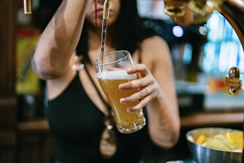 Amsterdam: Ludwig's Original Pub Crawl with VIP Club Entry - Where to meet and how the night begins