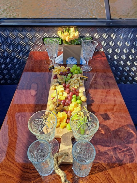 Amsterdam: Luxury Cheese & Wine Canal Cruise - A 1-hour canal cruise where eating is the main event