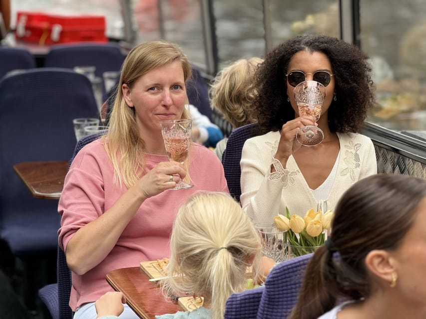 Amsterdam: Luxury Cheese & Wine Canal Cruise - The cheese board: Kaasbar Amsterdam meets Old Amsterdam standards
