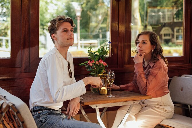Amsterdam: Luxury Saloon Boat Cruise with Cocktails & Waffle - Starting at Krasnapolsky: Find your dock fast