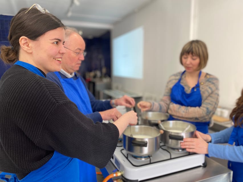 Amsterdam: Make your cheese next to De Hallen - Key points before you go