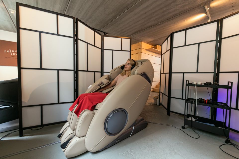 Amsterdam: Massage Session - The Practical Stuff That Makes It Easy: Lockers, Water, and Coffee