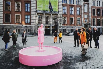 Amsterdam Must-See Historical City Walk with Local Expert - Meeting point, timing, and the pacing you should expect