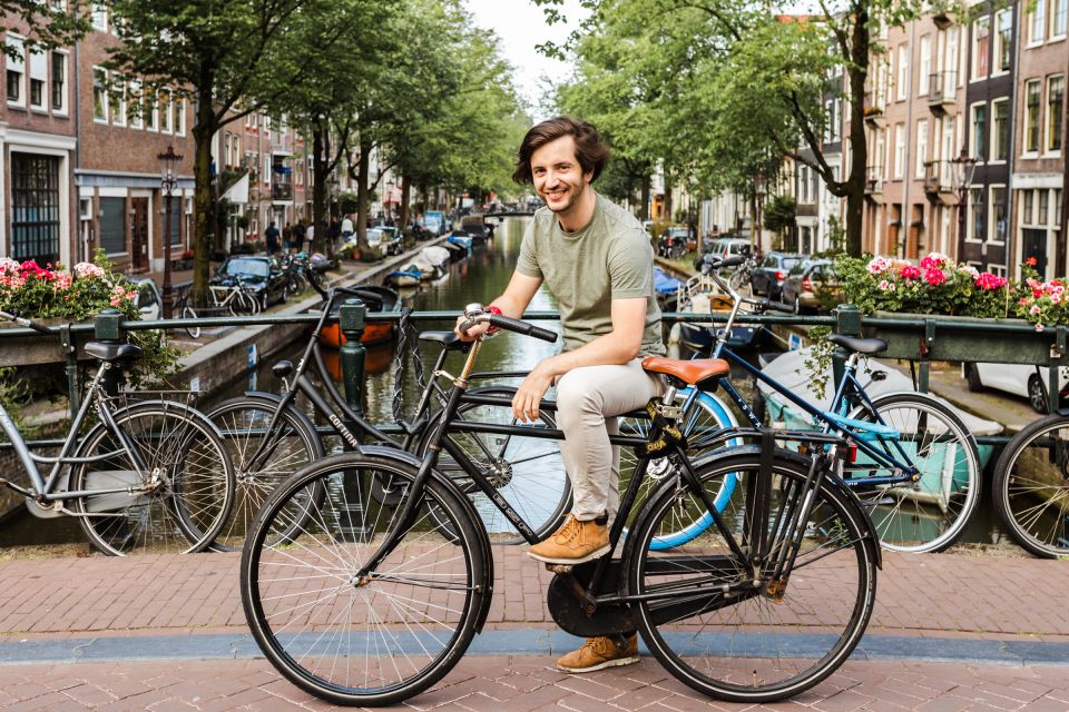 Amsterdam: Off-the-Beaten-Track Neighborhoods Private Tour - Dam Square, the National Monument, and the Jordaan’s De 9 Straatjes maze