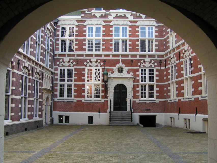 Amsterdam Old City Private Walking Tour - Amsterdam’s rise: reclaimed swamp to world power