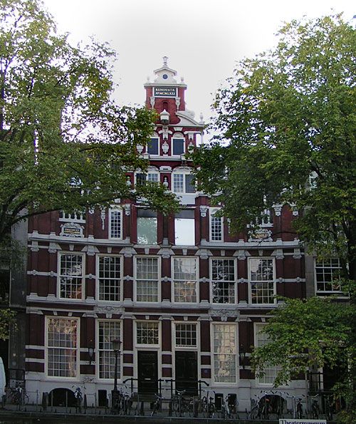 Amsterdam Old City Private Walking Tour - The medieval center: old walls, hidden churches, and the Old Church