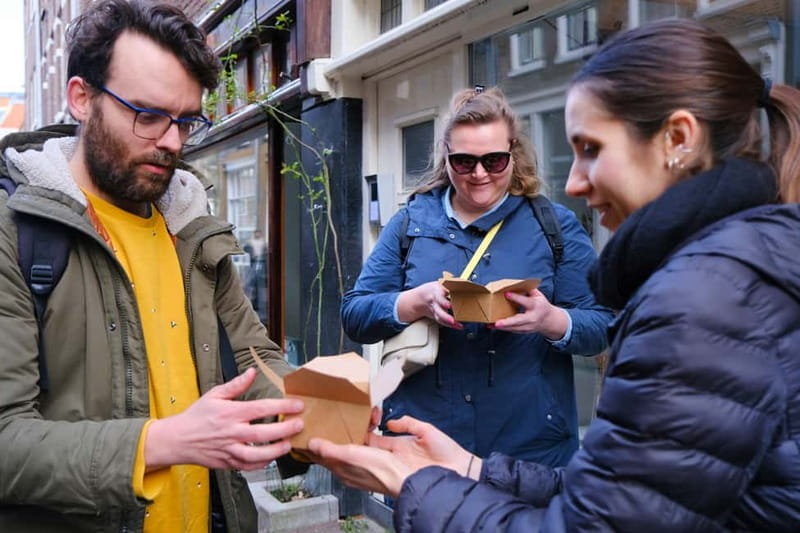 Amsterdam Old-West Vegan Food Tour with Local Guide - What to bring (so the tour doesn’t feel like a chore)