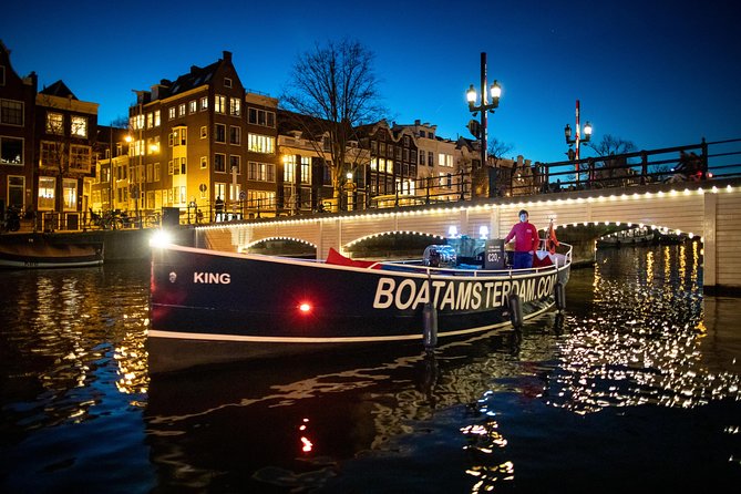 Amsterdam Open Boat Cruise in Old City Center with Live Guide - The one thing to watch: Meeting-point communication issues