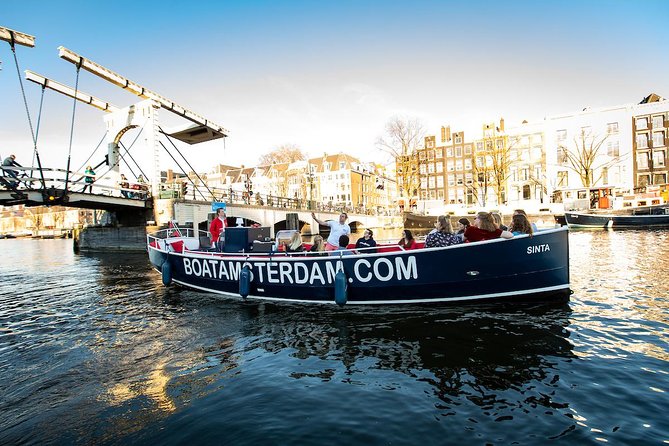 Amsterdam Open Boat Cruise in Old City Center with Live Guide - The 1-hour ride: What you’ll experience on Amsterdam’s canals