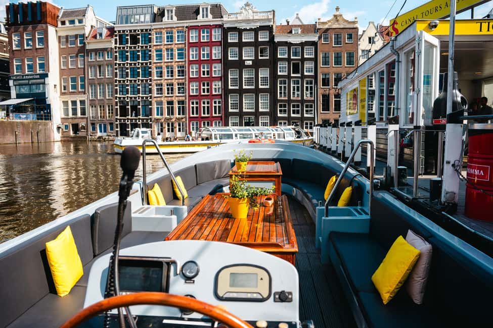 Amsterdam: Open Boat Tour of Canals with Expert Local Guide - Price and value: is $26 for a canal hour fair?