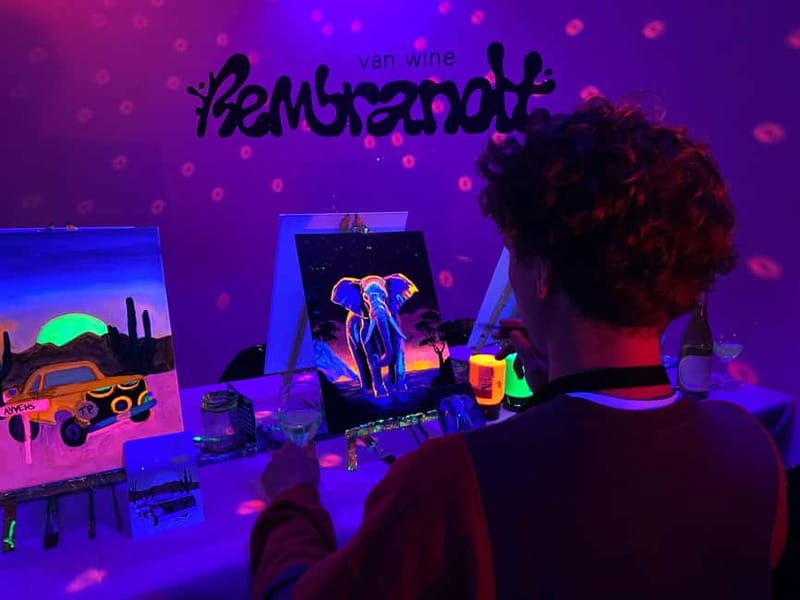 Amsterdam: Paint and Sip in the Dark at Rembrandt van Wine - Rembrandt van Wine in Amsterdam: the idea that makes it fun