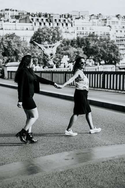 Amsterdam: Particular Photo Session - Languages and Communication: Easy Direction in English, Portuguese, or Dutch