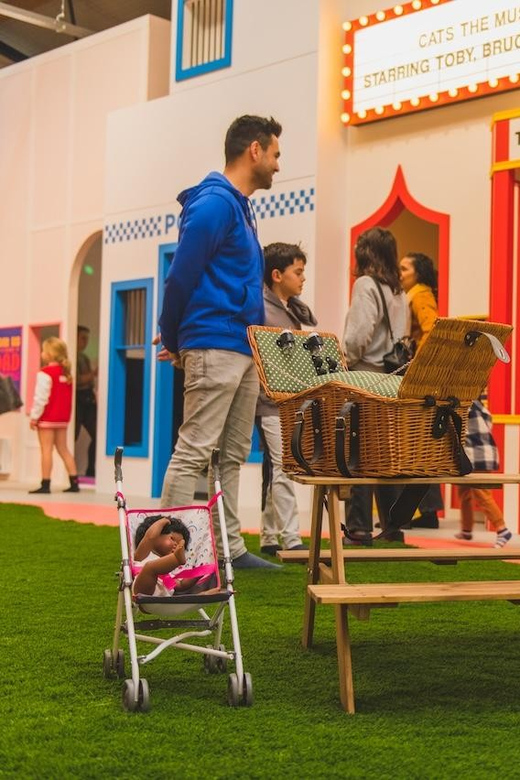Amsterdam: Playhood Entry Ticket - The Connected Café: Coffee and Toasties While Kids Play