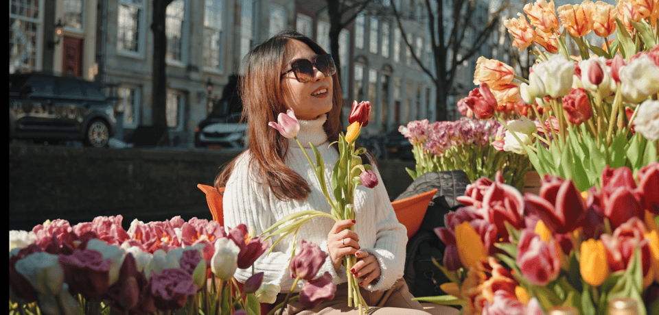 Amsterdam: Premium Tulip Boat Canal Tour - Timing, weather, and what to pack for smooth sailing