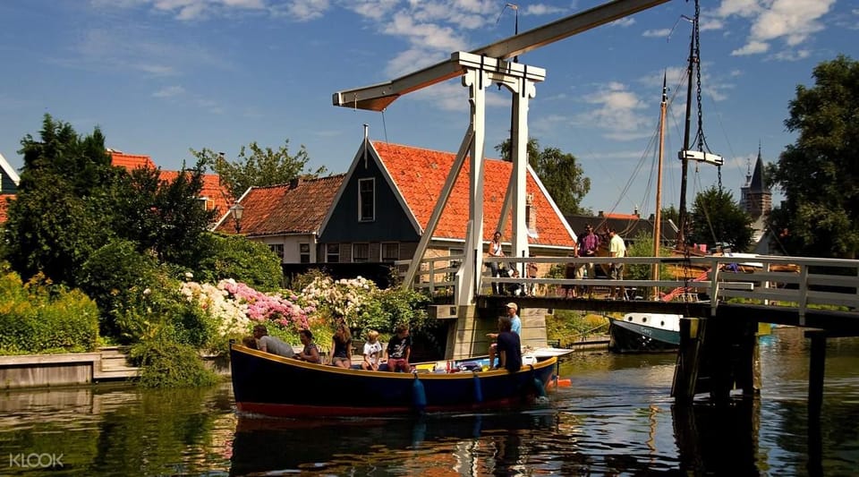 Amsterdam: Private green tour !!! Windmills, castle - Zaanse Schans Windmills: Craft Shops, Wooden Houses, and Crowd-Control Photo Tips