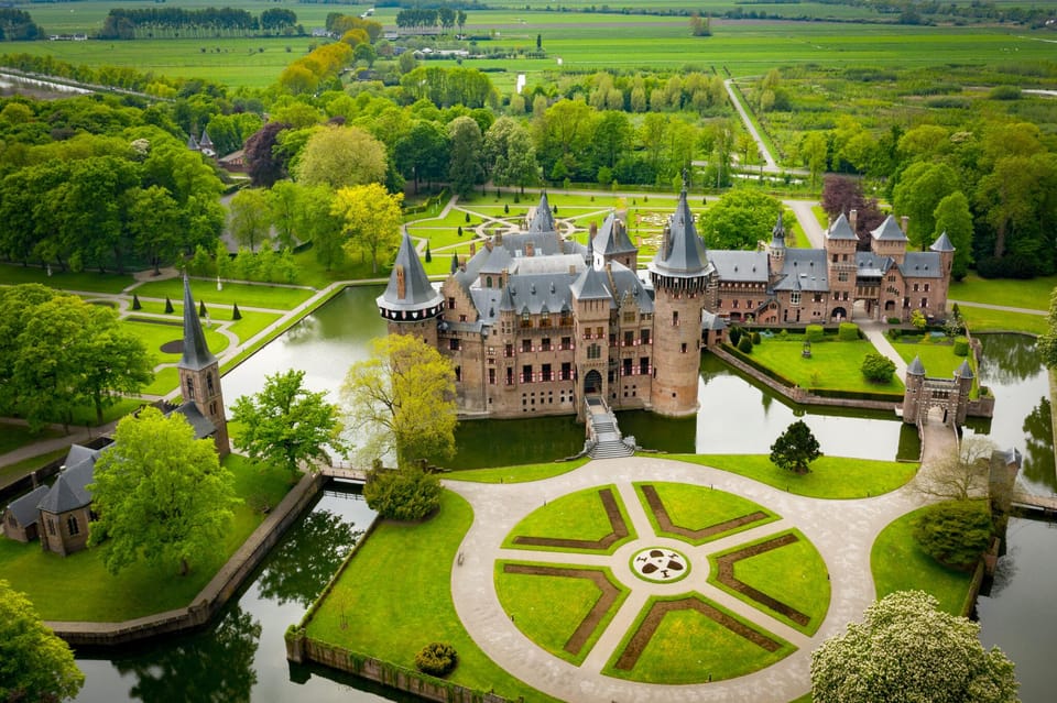 Amsterdam: Private green tour !!! Windmills, castle - Volendam Fishing Village + Volendam Museum: Harbor Walks and Real Food Time