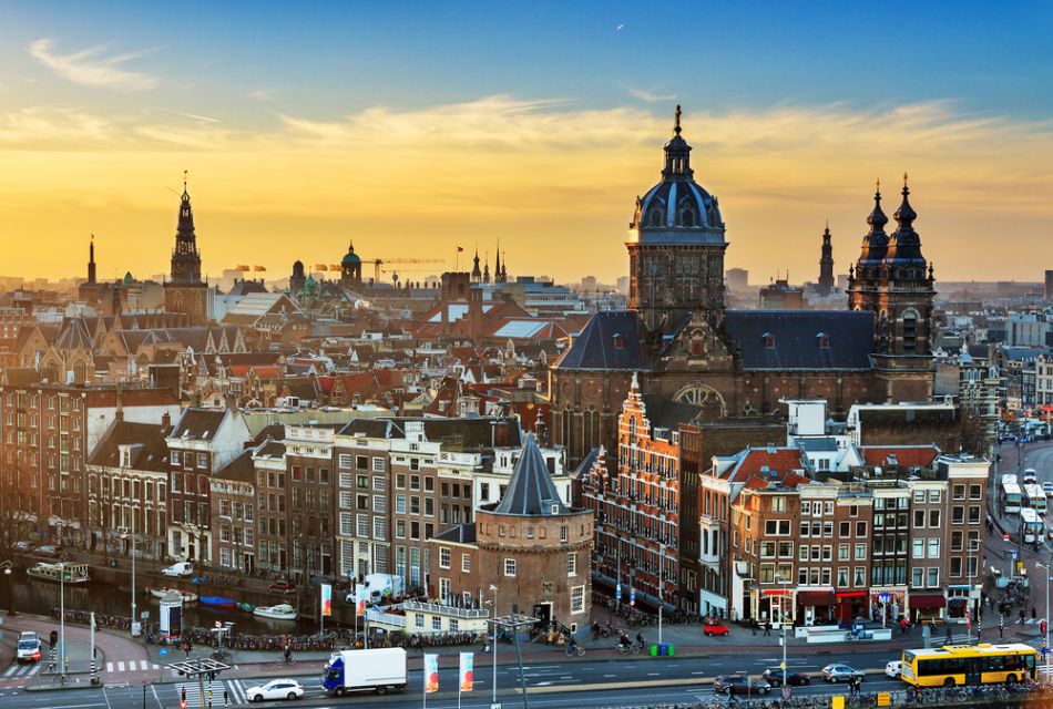 Amsterdam: Private Guided Walking Tour - Dam Square kickoff: Royal Palace and National Monument in your first steps