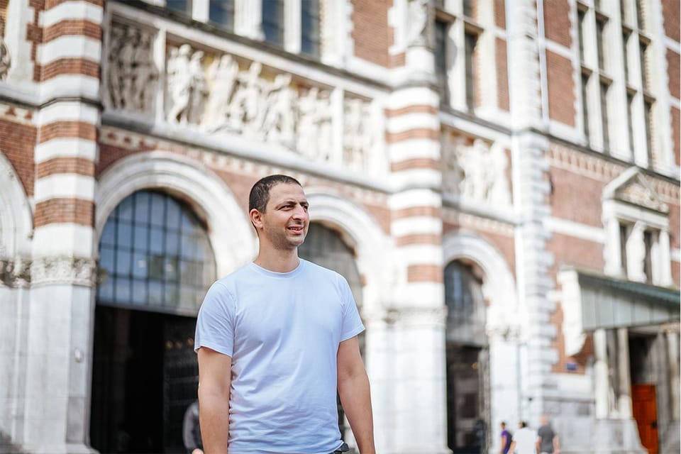 Amsterdam: Private Photoshoot in iconic locations - The Posing Guidance That Actually Helps