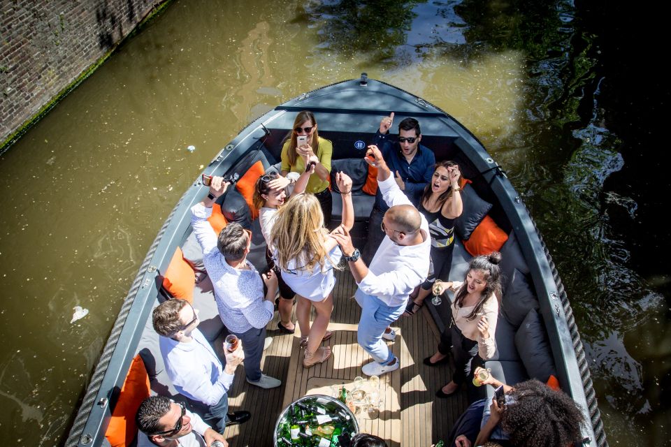 Amsterdam: Private Prosecco Canal Cruise Tour - Finding Oosterdokskade 8 by Sea Palace