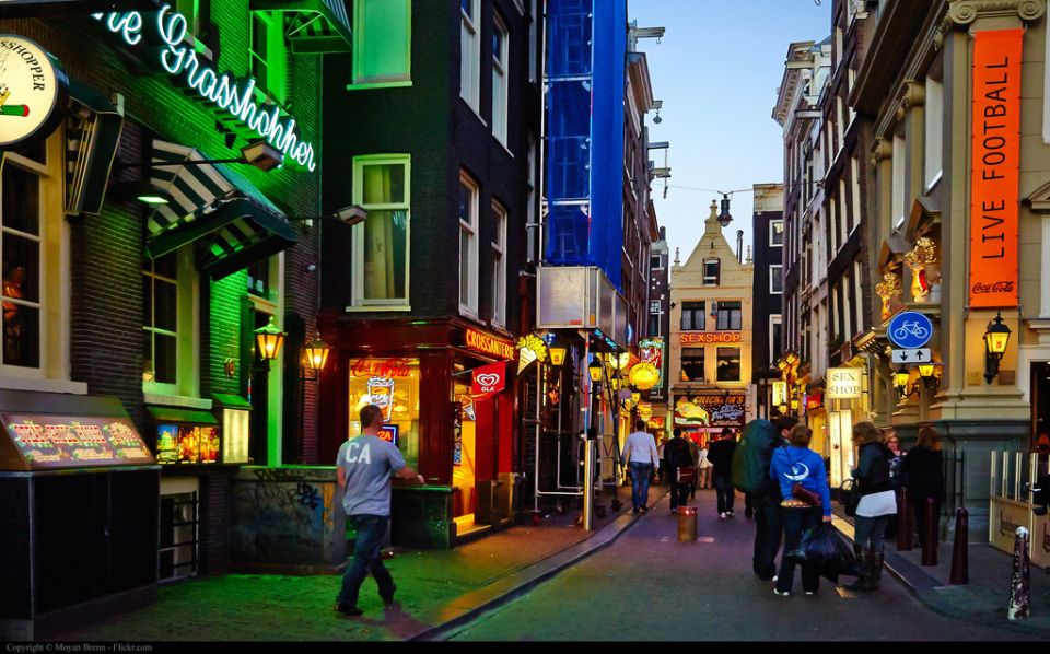 Amsterdam: Private Red Light District and Food Tour - Key Things You’ll Notice on This Tour