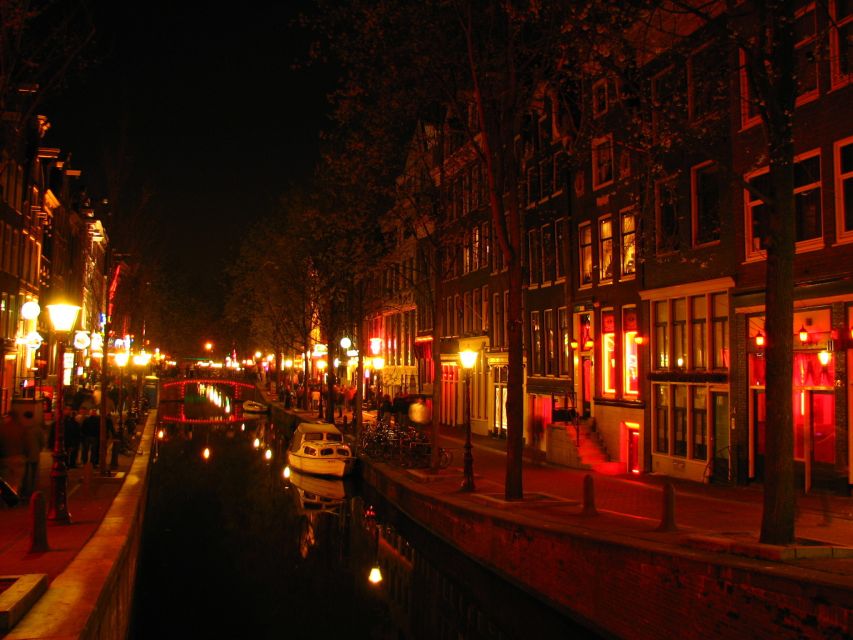 Amsterdam: Private Red Light District and Food Tour - Chinatown, the Narrowest House, and the City’s Odd-Corner Details