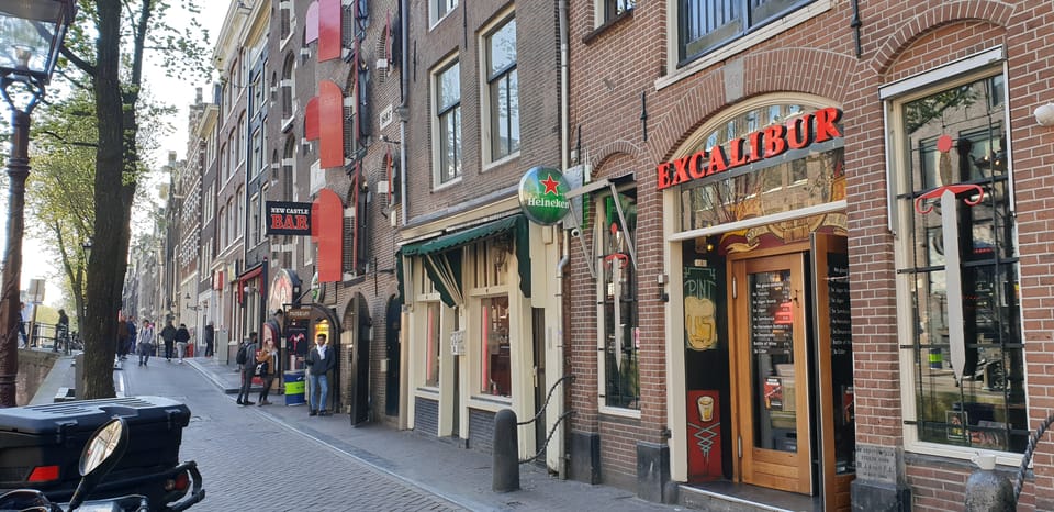 Amsterdam: Private Red Light District Tour in Spanish - Entering the Red Light District with a Spanish-speaking guide