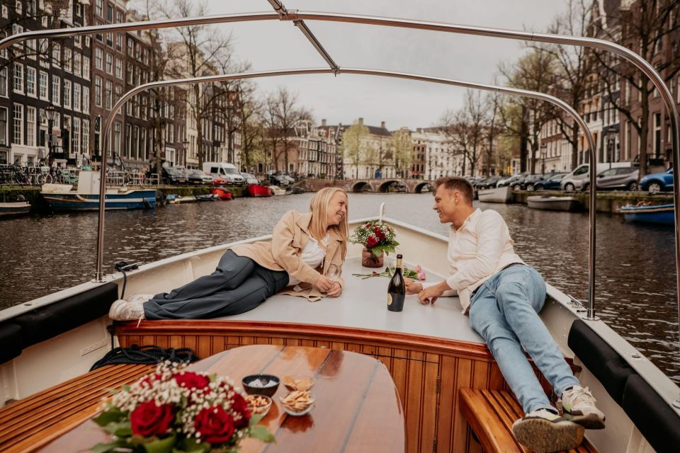 Amsterdam: Private Romantic Canal Cruise w. Prosecco/Snacks - Herengracht Glide Back: Canal Life in One Last View