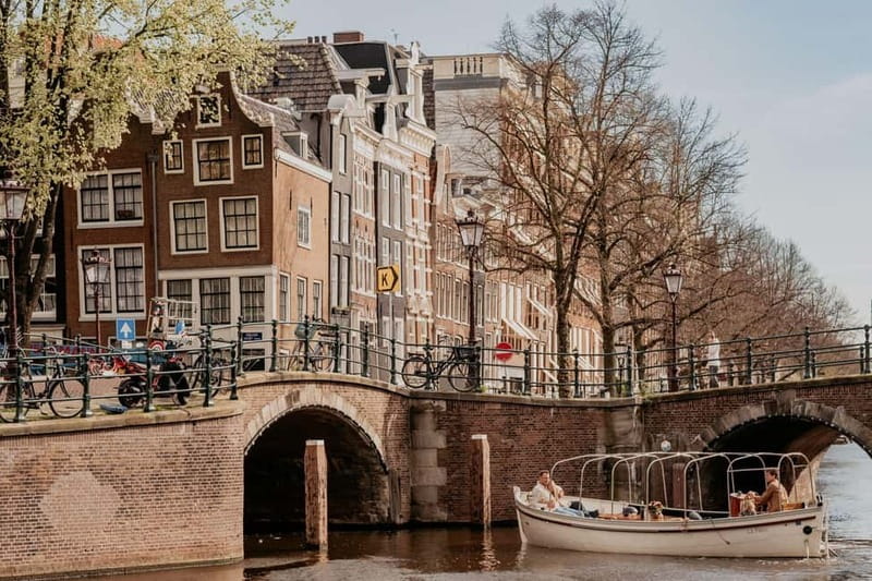 Amsterdam: Private Romantic Canal Cruise w. Prosecco/Snacks - A Private 45–90 Minute Canal Moment for Two