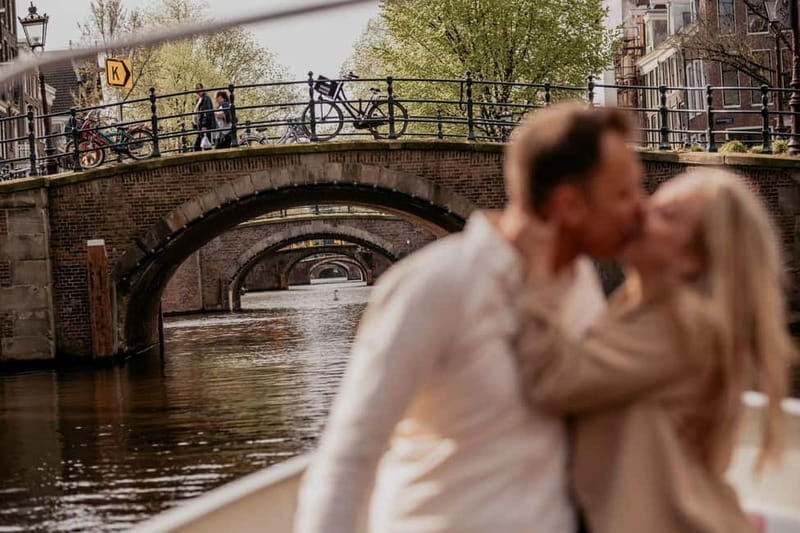 Amsterdam: Private Romantic Canal Cruise w. Prosecco/Snacks - Why a Solar-Powered Boat Changes the Whole Mood