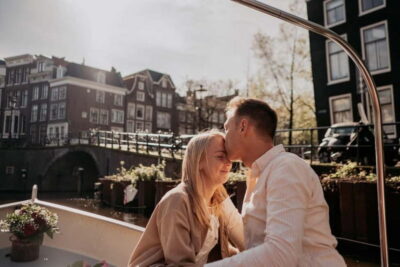 Amsterdam: Private Romantic Canal Cruise w. Prosecco/Snacks - Meeting at Keizersgracht 401 and Finding the Boat