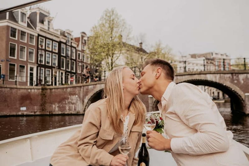 Amsterdam: Private Romantic Canal Cruise w. Prosecco/Snacks - Staalmeestersbrug at Golden Hour
