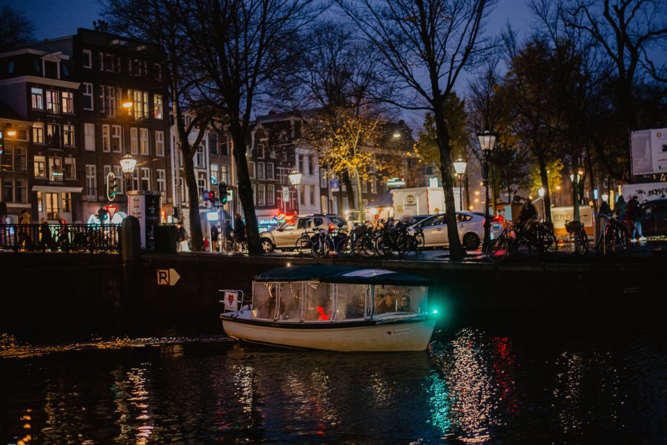 Amsterdam: Private Romantic Evening Boat Tour with Prosecco - Amstel and the Magere Brug moment at dusk