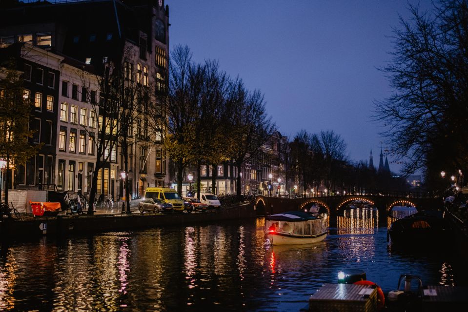 Amsterdam: Private Romantic Evening Boat Tour with Prosecco - The Grachtengordel canal belt: Amsterdam’s “lights first” perspective