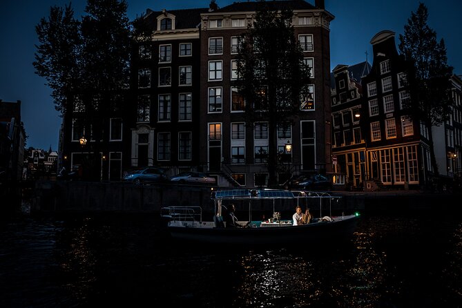 Amsterdam: Private Romantic Evening Canal Cruise + Bubbles/Snacks - How long should you choose: 45 or 90 minutes?