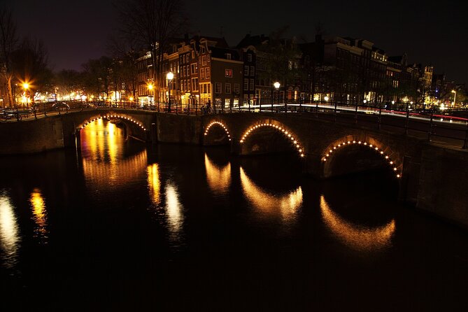 Amsterdam: Private Romantic Evening Canal Cruise + Bubbles/Snacks - Weather, rain, and staying cozy