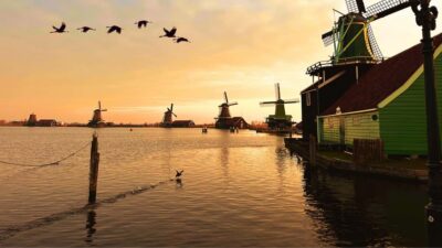 Amsterdam: Private Tour Giethoorn, Zaanse Schans Local Guide - Zaanse Schans: windmills, cheese, clogs, and the crafts you can actually touch